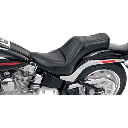 Harley-Davidson Softail (06-17) King 2-up sæde – Saddlemen – ekstra produktvisning med fokus på form, polstring, syninger og finish – billede 4