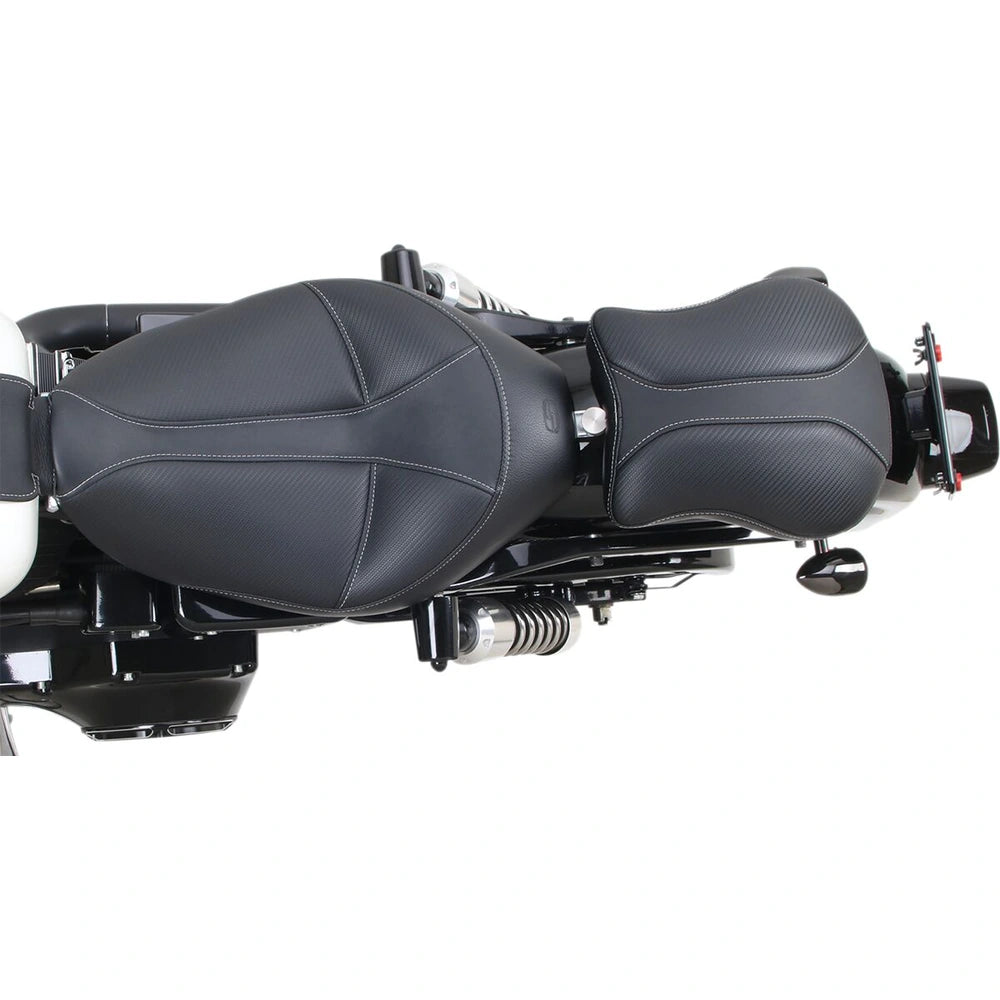 Dominator passagersæde Contour/ Plain – Saddlemen – ekstra produktvisning med fokus på form, polstring, syninger og finish – billede 3