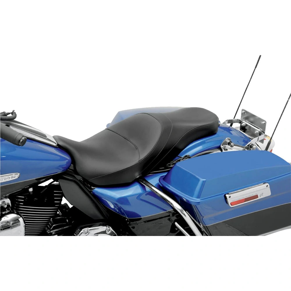 Harley-Davidson Touring (03-24) Pro Tour 2-up sæde – Saddlemen – ekstra produktvisning med fokus på form, polstring, syninger og finish – billede 3