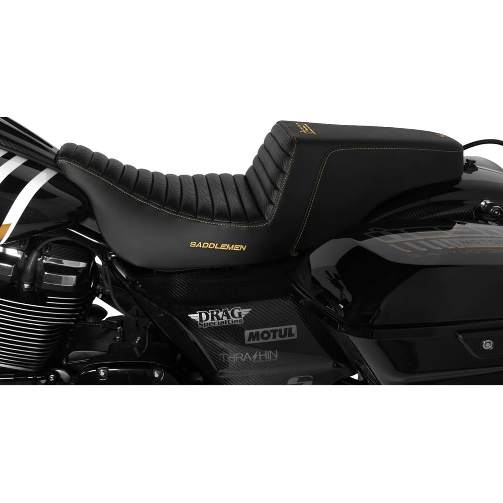Harley-Davidson Touring (08-24) Step-Up 2-up sæde Front Tuck-n-Roll, 18,5 cm (7-1/4") – Saddlemen – ekstra produktvisning med fokus på form, polstring, syninger og finish – billede 2