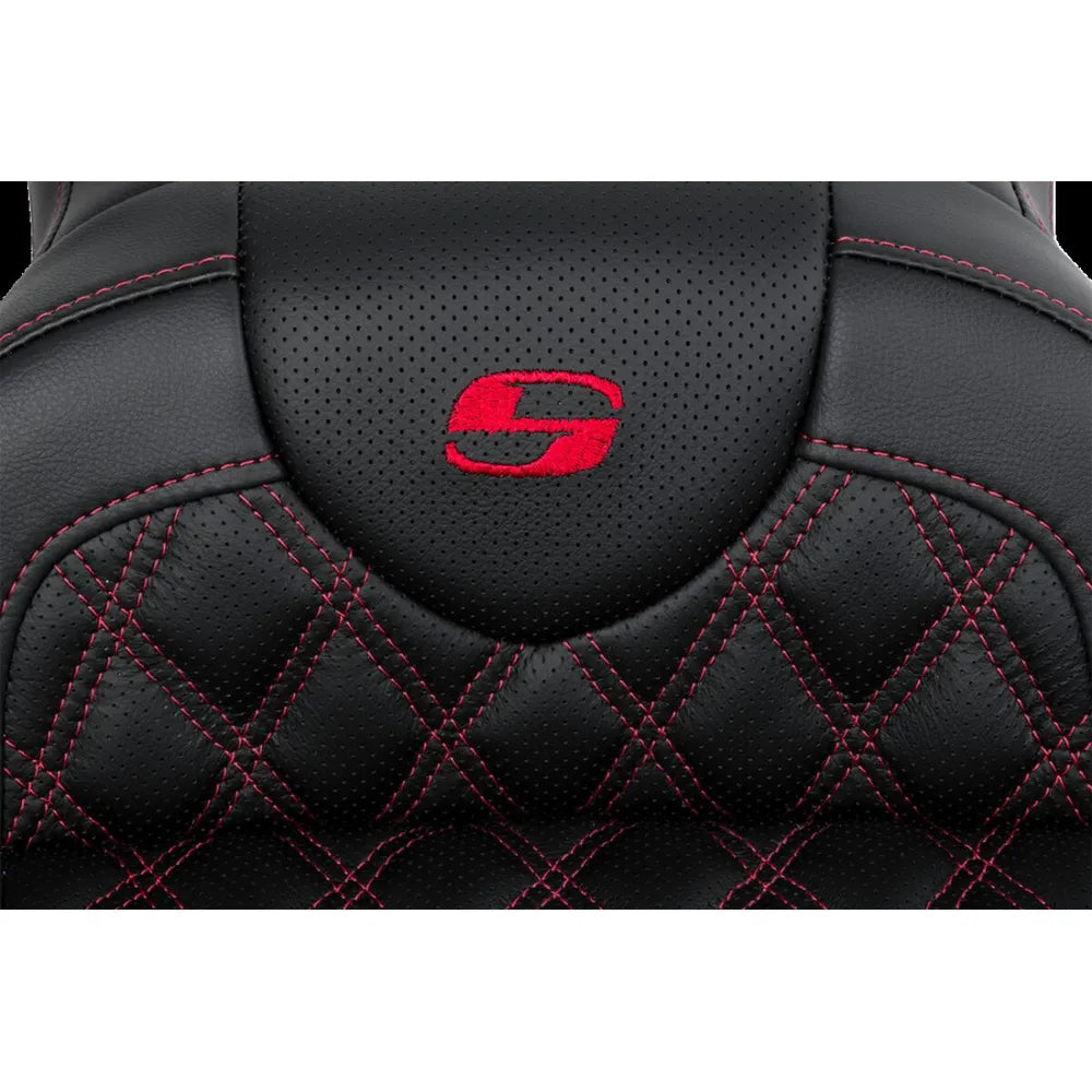Harley-Davidson Touring (08-24) Roadsofa 2-up sæde Lattice Stitch rød syning med førerryglæn – Saddlemen