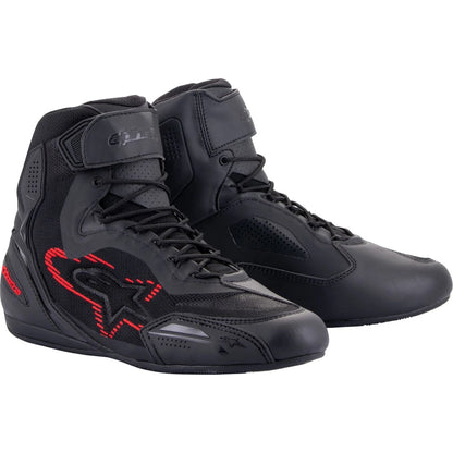 MC sko Faster-3 Rideknit®, herre – Sort/Mørkegrå/Rød, str. EU 43 / US 10 fra Alpinestars – primært produktbillede