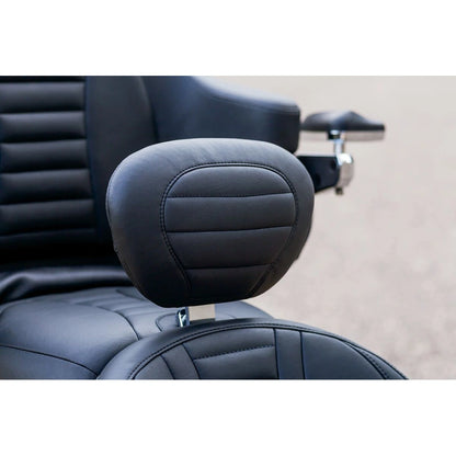 Harley-Davidson Street Glide (08-24) Removable førerryglæn, tuck & roll – Mustang – Mustang varenr. 79012 – ekstra visning af form, polstring og design – billede 3