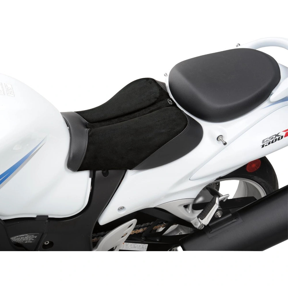 Suzuki modeller (08-20) Sport solosæde – Saddlemen – ekstra produktvisning med fokus på form, polstring, syninger og finish – billede 4