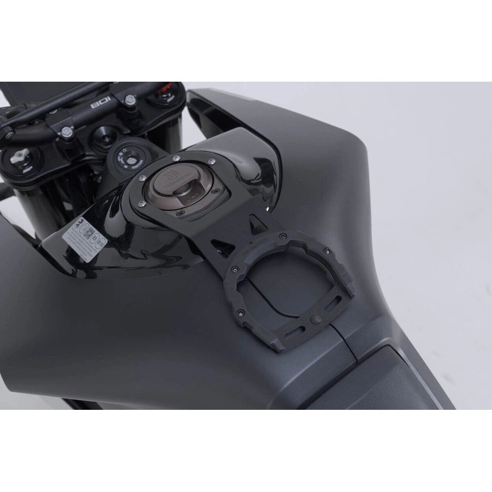 Husqvarna Svartpilen 801 ABS (24-25) PRO tankring – SW-Motech – produktbillede 2