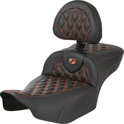Harley-Davidson Touring (23-26) Roadsofa 2-up sæde Carbon Fiber/ Lattice Stitch/ Perforated orange syning Extended Reach (823-07-207B3) – Saddlemen