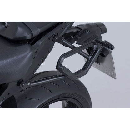 Yamaha MT-09 ABS (22-26) m.fl. V-LOC side carrier Left – SW-Motech – produktbillede 3