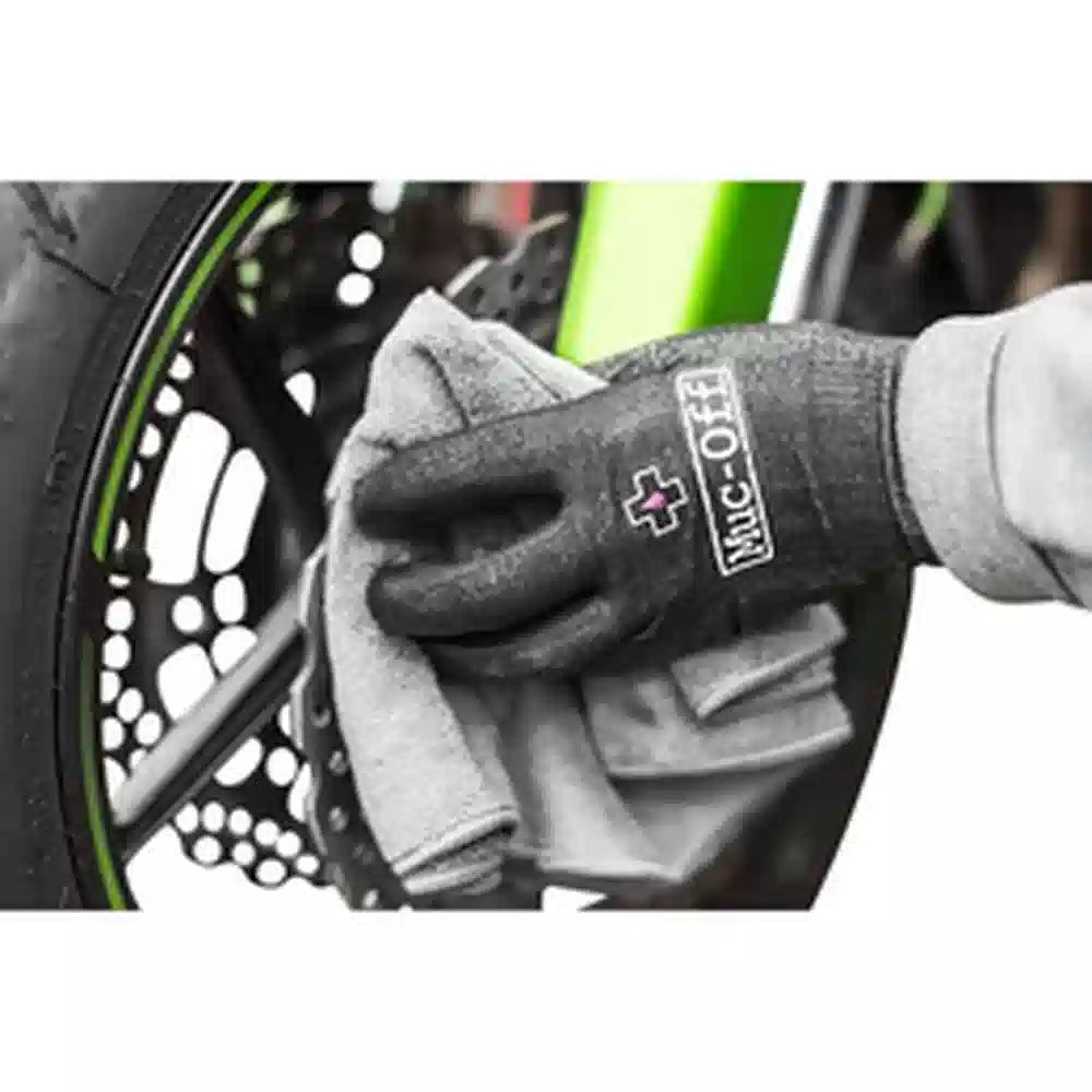 Mekanikerhandsker – Muc-Off Mechanics Gloves – str. S / 7 – mekanikerhandske i brug ved rengøring af motorcykel