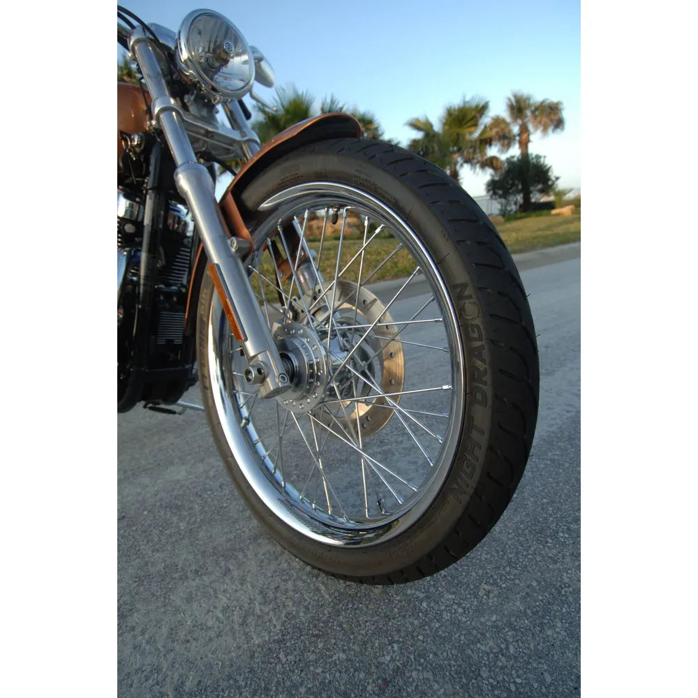 Pirelli Night Dragon 130/90 B16 67H TL – fordæk set fra siden – se profil og design på dette Pirelli fordæk hos Mo2parts.