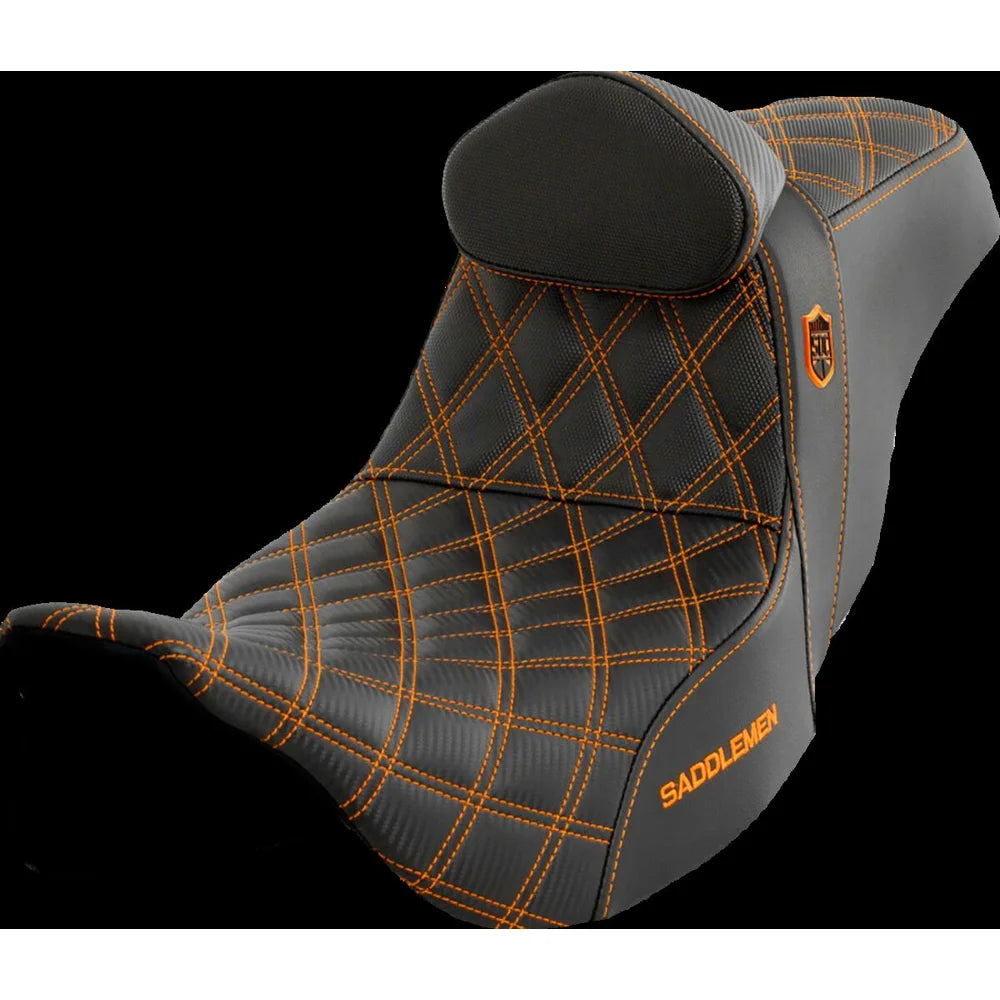 Harley-Davidson Touring (08-24) Pro Series SDC Performance 2-up sæde Black Gripper Lumbar/ Carbon Fiber orange syning med førerryglæn – Saddlemen