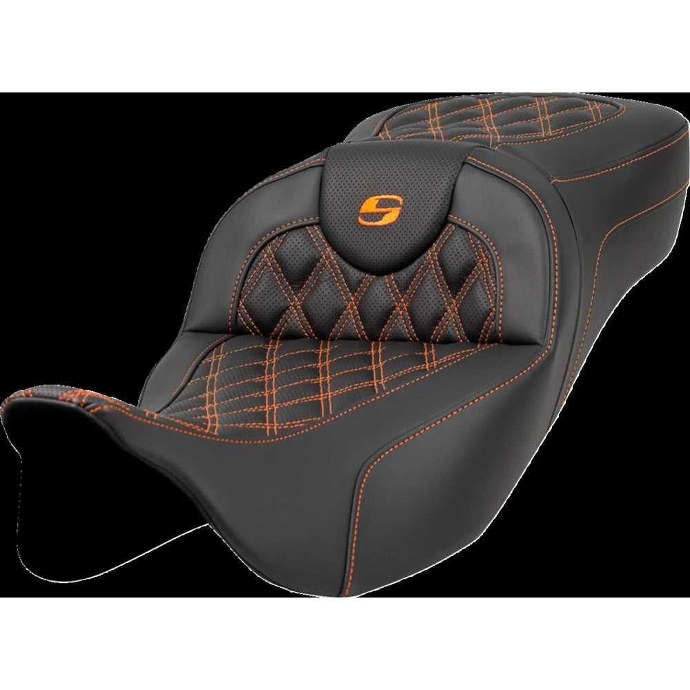 Harley-Davidson Touring (08-24) Roadsofa 2-up sæde Lattice Stitch/ Perforated orange syning Extended Reach – Saddlemen