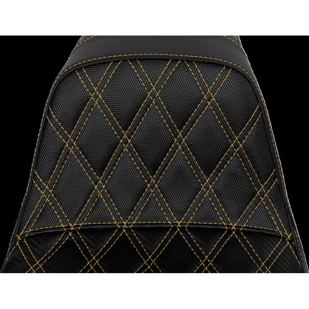 Harley-Davidson Dyna (06-17) Pro Series SDC Performance 2-up sæde Black Gripper Lumbar Gold Stitching/ Lattice Stitched – Saddlemen – ekstra produktvisning med fokus på form, polstring, syninger og finish – billede 2