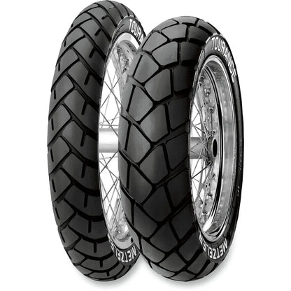 Metzeler Tourance 130/80R17 65S TL – bagdæk – alternativt produktbillede med fokus på dækprofil og design.