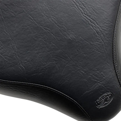 Harley-Davidson Softail (85-99) Wide solosæde – Mustang – Mustang varenr. 75506 – detalje af materiale, syninger og finish – billede 5