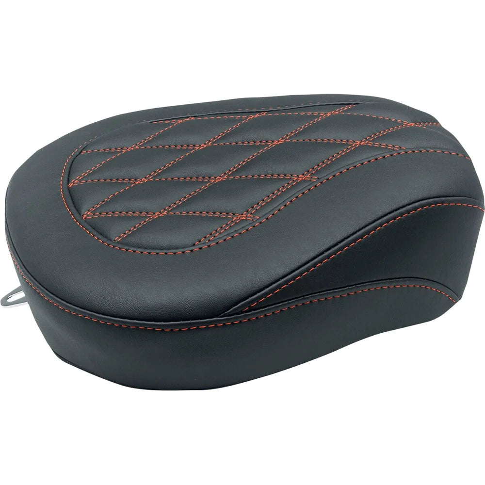 Harley-Davidson Touring (08-25) Wide Tripper passagersæde, diamond, rød syning – Mustang – Mustang varenr. 76648AB