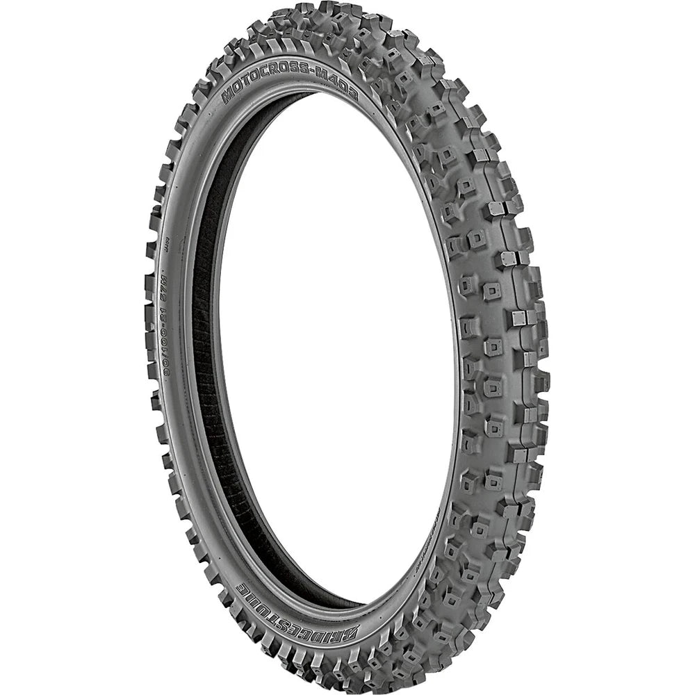 Bridgestone M403 60/100-12 33M TT – fordæk – originalt Bridgestone fordæk med præcis frontkontrol i motocross. Køb hos Mo2parts.