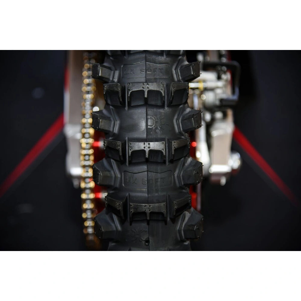 Pirelli Scorpion MX Soft 100/90-19 57M TT NHS – bagdæk – detaljer af profil og konstruktion på Pirelli Scorpion MX Soft hos Mo2parts.