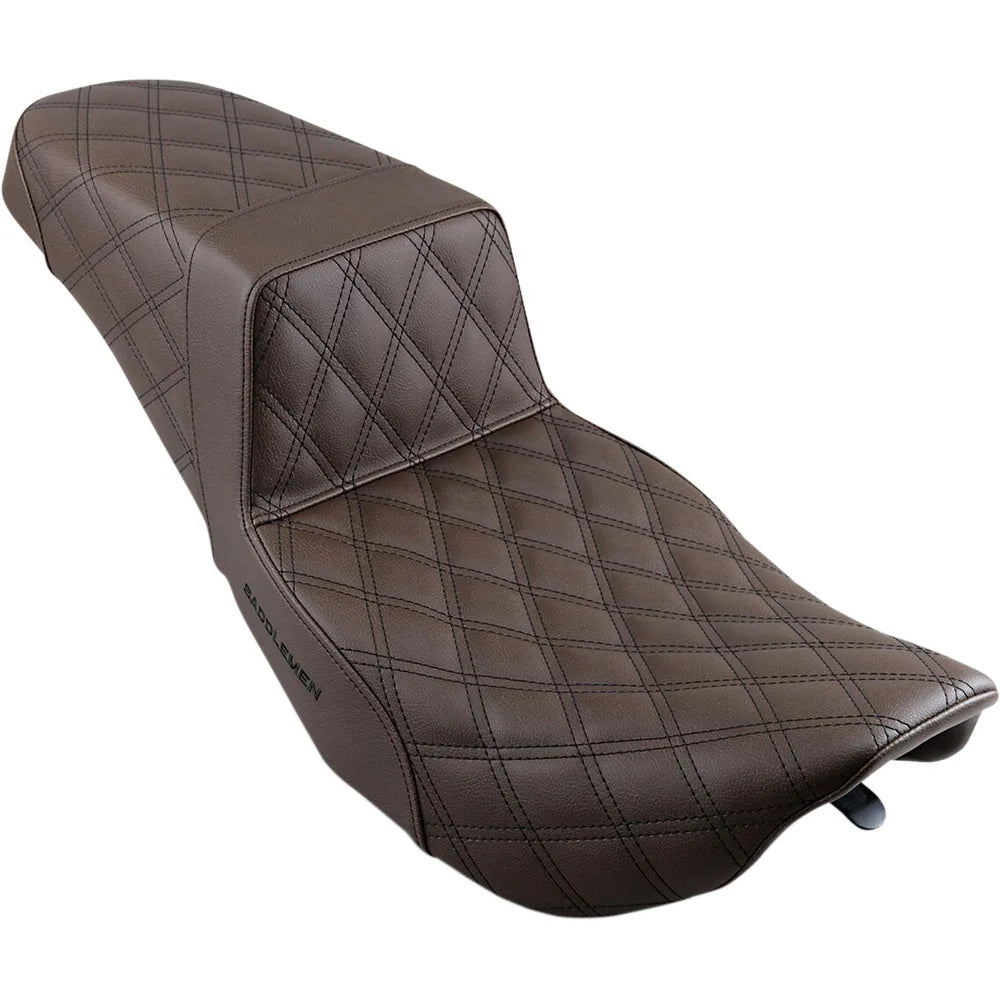 Harley-Davidson Touring (97-07) Step-Up 2-up sæde Full Lattice Stitch, med førerryglæn (897-06-175BR) – Saddlemen – ekstra produktvisning med fokus på form, polstring, syninger og finish – billede 2