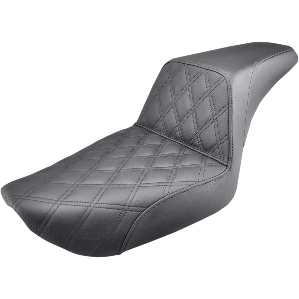 Harley-Davidson Dyna (96-03) Step-Up 2-up sæde Front Lattice Stitch – Saddlemen – ekstra produktvisning med fokus på form, polstring, syninger og finish – billede 2