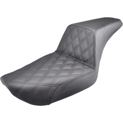 Harley-Davidson Dyna (96-03) Step-Up 2-up sæde Front Lattice Stitch – Saddlemen – ekstra produktvisning med fokus på form, polstring, syninger og finish – billede 2