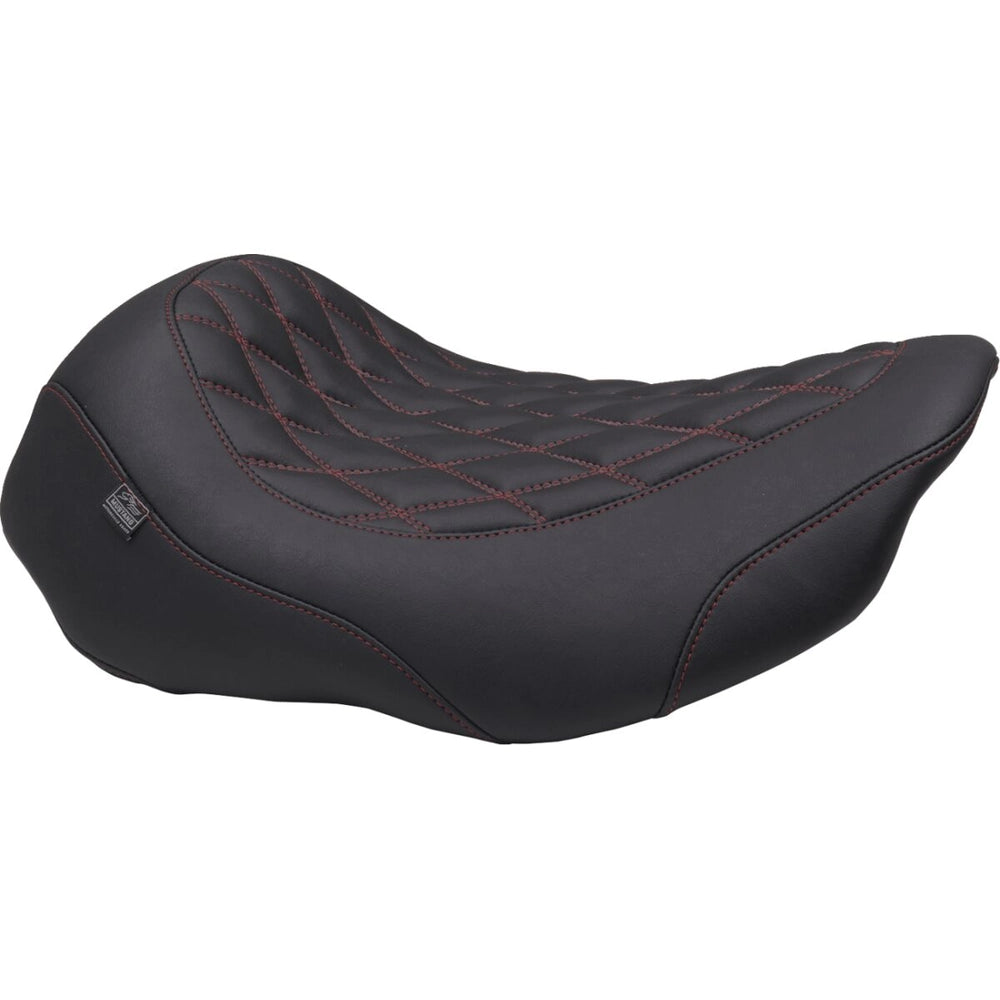 Harley-Davidson Touring (23-26) Tripper solosæde, rød syning – Mustang – Mustang varenr. 88503DC