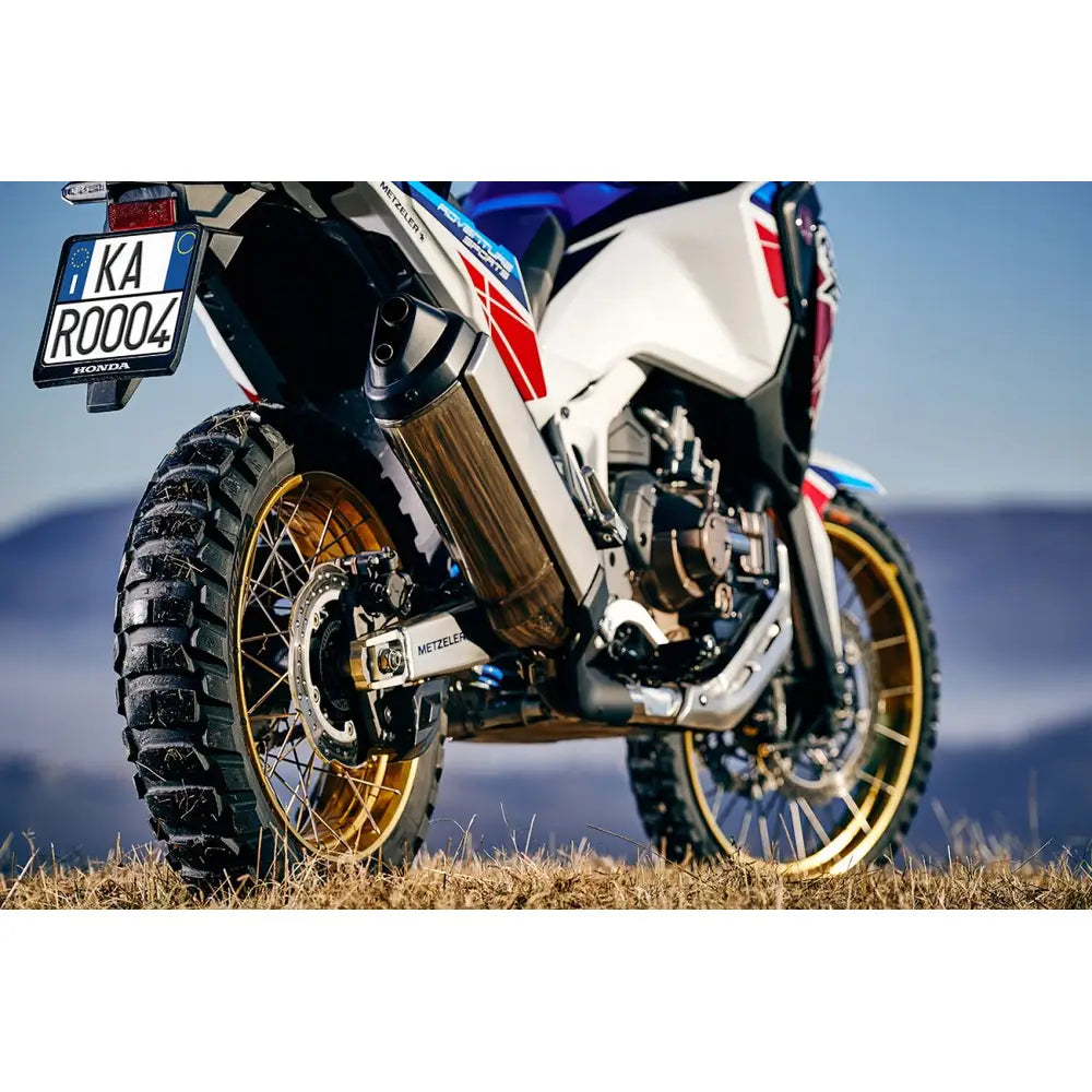 Metzeler Karoo 4 130/80R17 65Q TL – bagdæk – alternativt produktbillede med fokus på dækprofil og design.