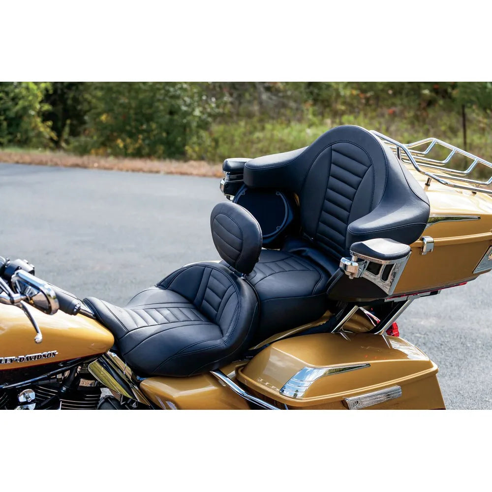 Harley-Davidson Street Glide (08-24) Removable førerryglæn, tuck & roll – Mustang – Mustang varenr. 79012 – designet vist på motorcyklen – billede 6