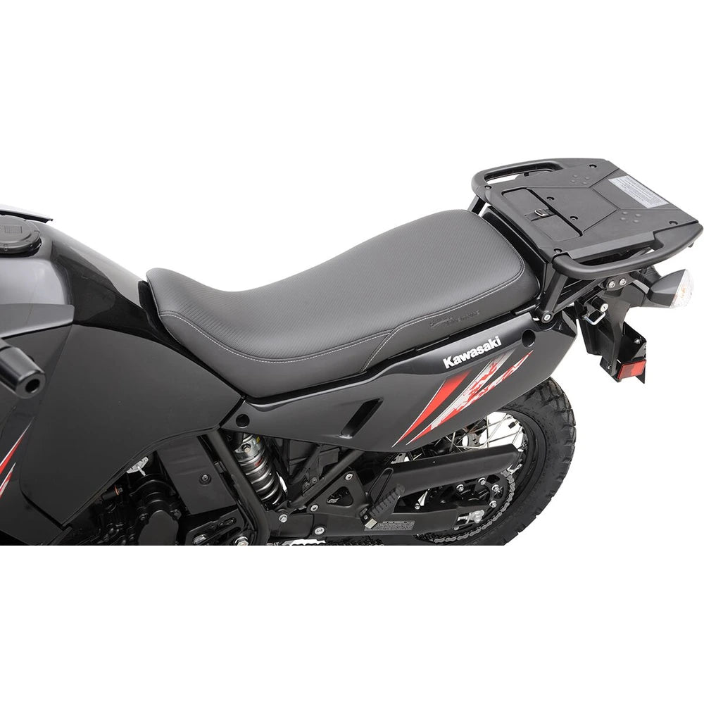 Kawasaki Camo / Tengai (87-18) Adventure Tour 2-up sæde – Saddlemen – ekstra produktvisning med fokus på form, polstring, syninger og finish – billede 2