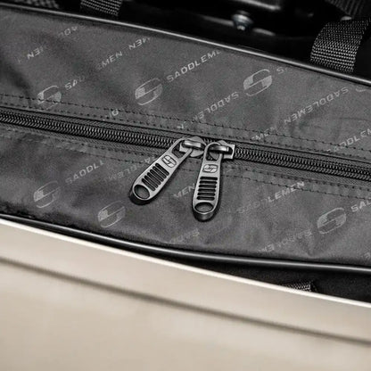 Harley-Davidson Low Rider ST (22-25) sidetaskeliner – Saddlemen – ekstra produktvisning med fokus på pasform, ruminddeling og finish – billede 3