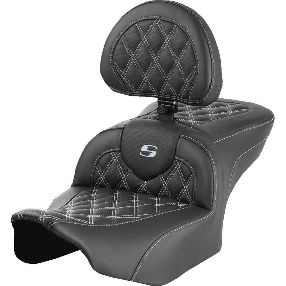 Harley-Davidson Touring (23-26) Roadsofa 2-up sæde Lattice Stitch/ Perforated Leather sølv syning med førerryglæn – Saddlemen