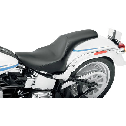 Harley-Davidson Softail (06-17) Profiler 2-up sæde, 33 cm (13") – Saddlemen – ekstra produktvisning med fokus på form, polstring, syninger og finish – billede 3