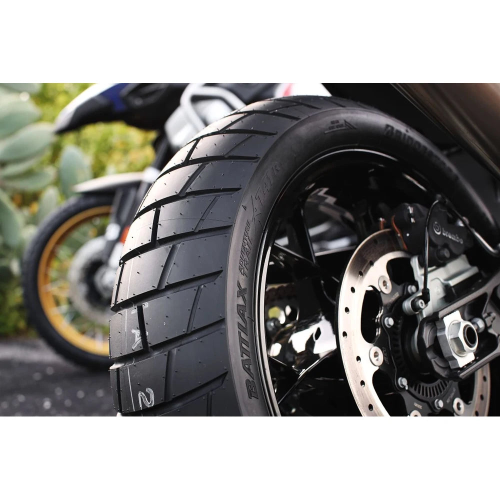Bridgestone Battlax Adventure Trail AT41 150/70R17 69V TL – bagdæk – originalt Bridgestone bagdæk med sikre vejegenskaber og råt adventure-look. Køb hos Mo2parts. Produktbillede 5.
