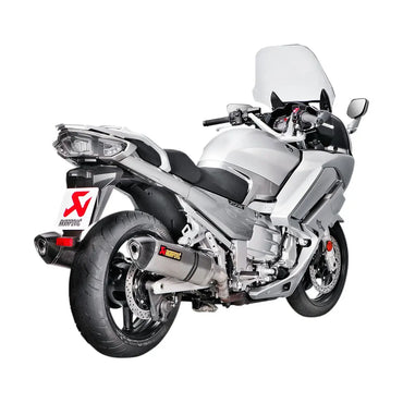 Akrapovič S-Y13SO3-HT slip-on monteret på Yamaha FJR 1300 (13-22)