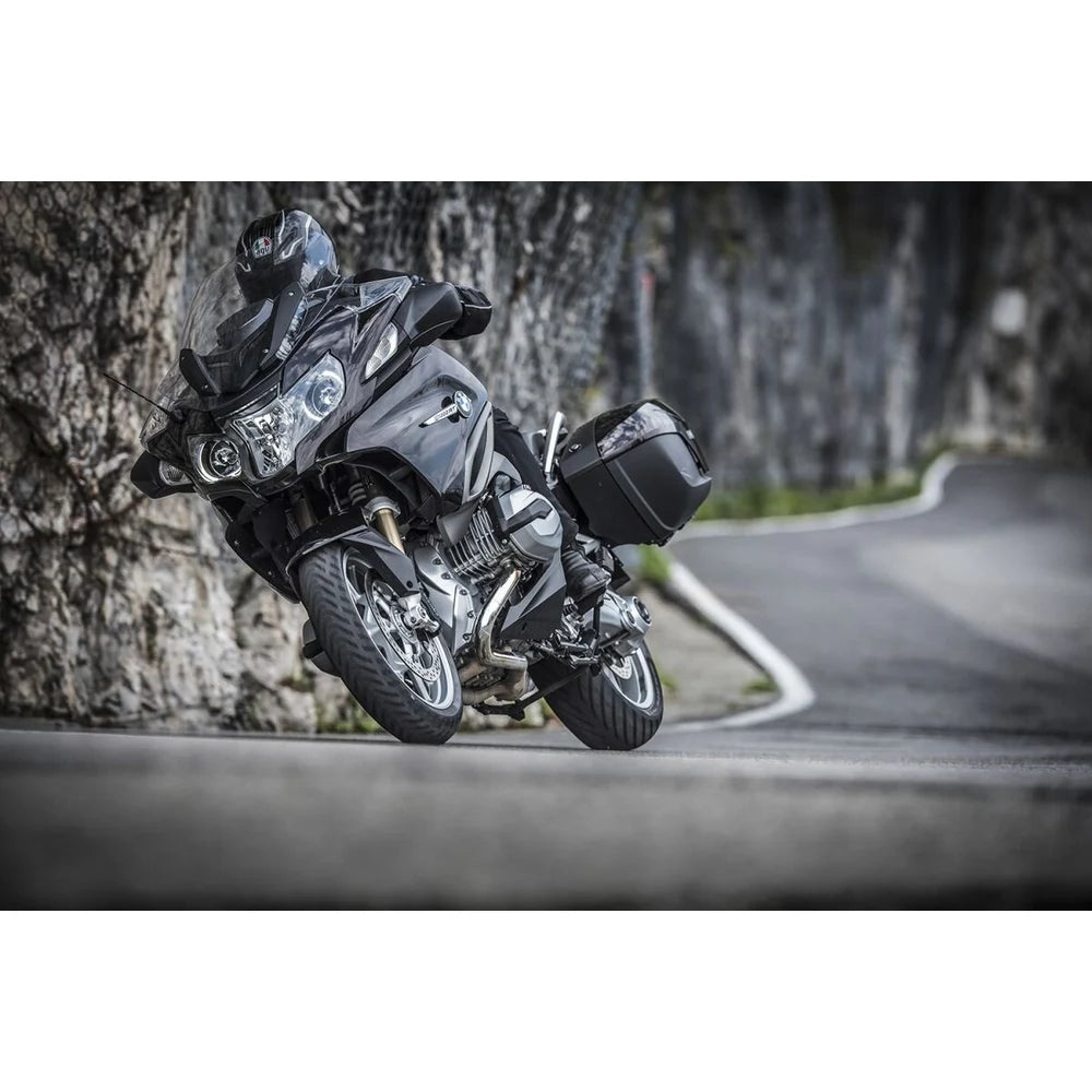 Metzeler Roadtec 01 100/90-19 57V TL – fordæk – alternativt produktbillede med fokus på dækprofil og design.