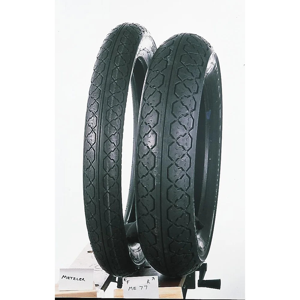 Metzeler Perfect ME 77 140/90-15 70S TT – bagdæk – ekstra visning af dækkets profil, mønster og konstruktion.