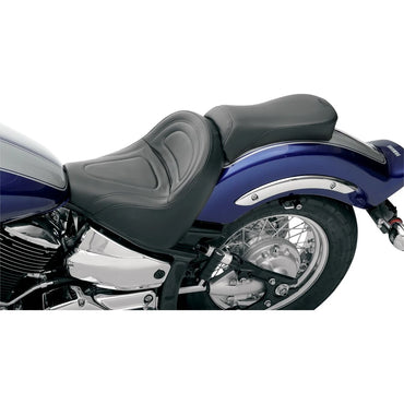 Yamaha modeller (00-11) Renegade Deluxe solosæde – Saddlemen – ekstra produktvisning med fokus på form, polstring, syninger og finish – billede 2