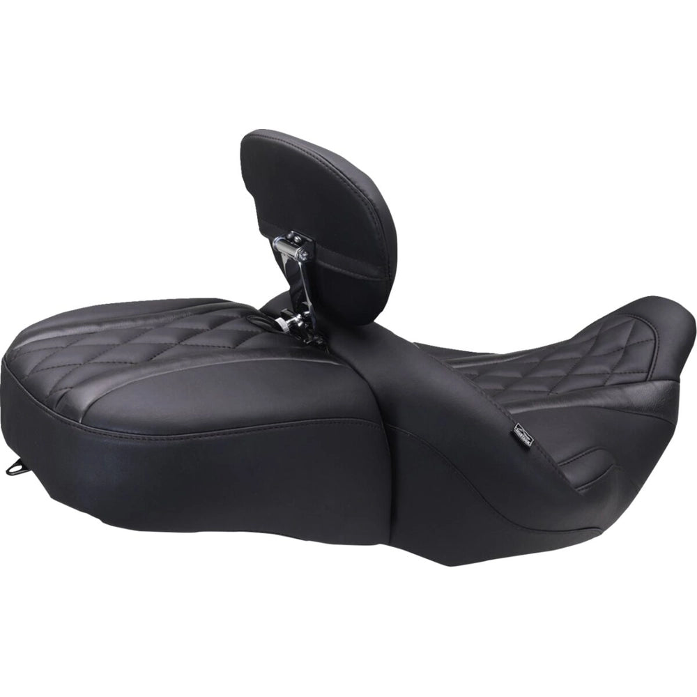 Harley-Davidson Touring (23-26) Deluxe Touring 2-up sæde, diamond – Mustang – Mustang varenr. 89411 – ekstra produktvinkel med fokus på form og finish – billede 4