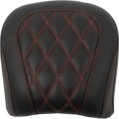 Harley-Davidson Touring (23-26) Tripper passagersæde, rød syning – Mustang – Mustang varenr. 88511DC – detalje af materiale, syninger og finish – billede 2