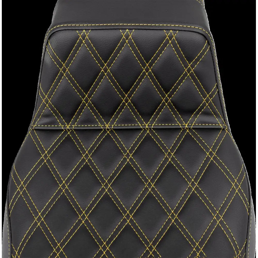 Harley-Davidson Touring (08-24) Step-Up 2-up sæde Lattice Stitch guld syning Extended Reach – Saddlemen – ekstra produktvisning med fokus på form, polstring, syninger og finish – billede 2