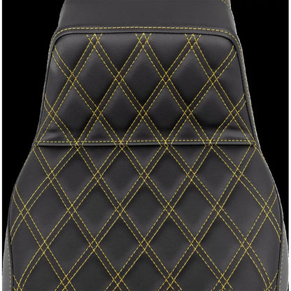Harley-Davidson Touring (08-24) Step-Up 2-up sæde Lattice Stitch guld syning Extended Reach – Saddlemen – ekstra produktvisning med fokus på form, polstring, syninger og finish – billede 2
