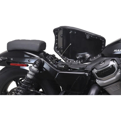 Harley-Davidson Sportster (22-26) Tripper solosæde, diamond – Mustang – Mustang varenr. 83100 – ekstra produktvinkel med fokus på form og finish – billede 4