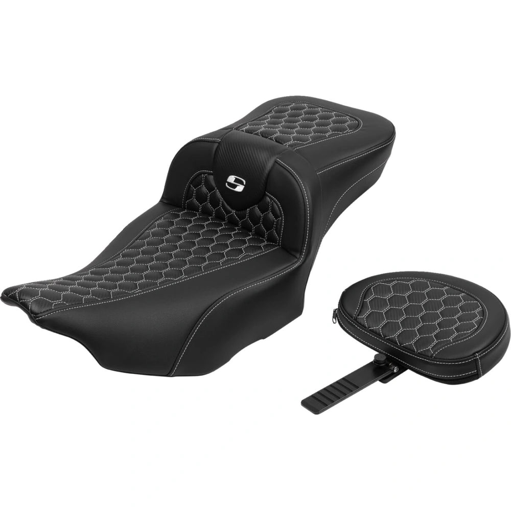 Harley-Davidson Touring (23-26) Roadsofa 2-up sæde Honeycomb hvid syning Extended Reach (823-07-190B6) – Saddlemen – ekstra produktvisning med fokus på form, polstring, syninger og finish – billede 2