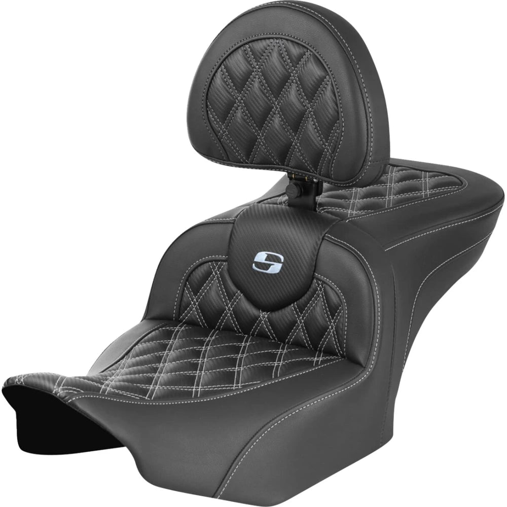 Harley-Davidson Touring (23-26) Roadsofa 2-up sæde Carbon Fiber/ Lattice Stitch/ Perforated sølv syning med førerryglæn – Saddlemen